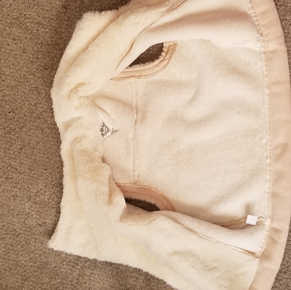 Girls Shearling Like Vest - Picture 5 of 5